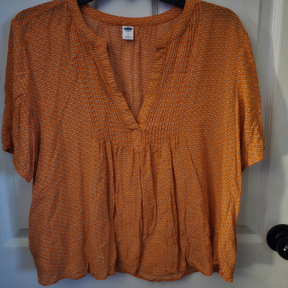 Old Navy Blouse in Vibrant Orange with Elegant Design
